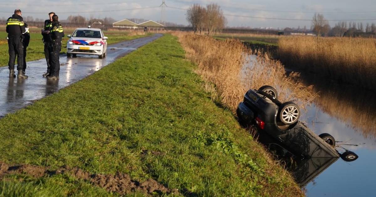 Politie doet nog onderzoek naar oorzaak en tijdstip ongeluk Oud-Beijerland: ‘Het was in ieder geval glad'.