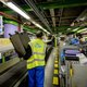 Arbeidsinspectie dwingt Schiphol tot gezonder werk voor bagagesjouwers
