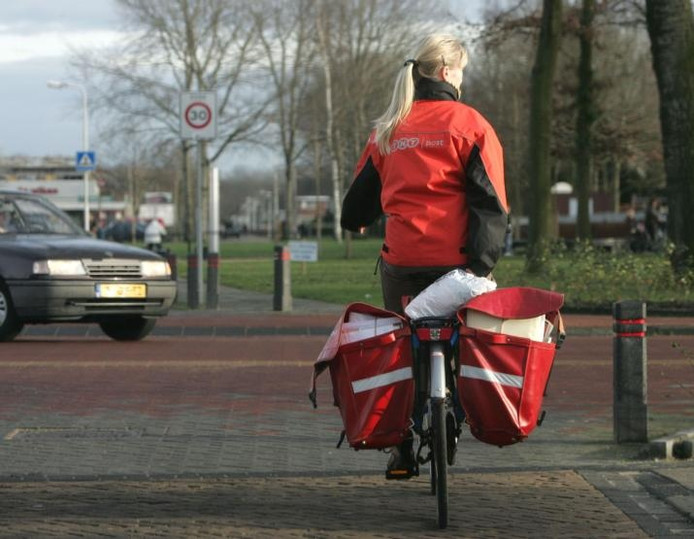 Afbeeldingsresultaat voor postbode op de fiets