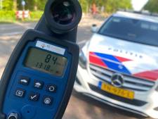 Snelheidscontrole in Hoogerheide na klachten wegwerkers: man rijdt 50 km/u te hard en moet rijbewijs inleveren
