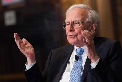 Warren Buffett (90) voor het eerst in clubje van de superrijken met een vermogen van meer dan 100 miljard dollar
