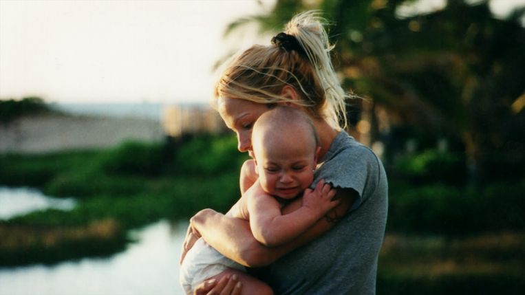 Pamela Anderson met haar zoon in de Netflix-documentaire Beeld Courtesy of Netflix