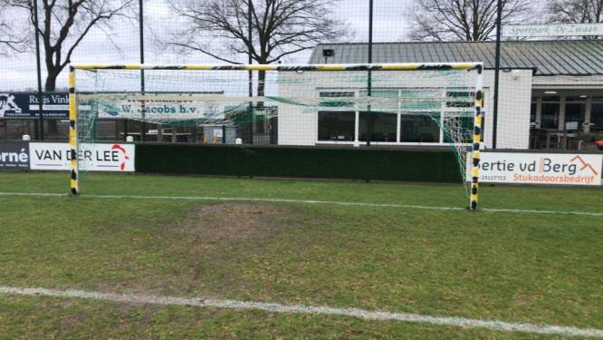 Doelpalen zwart-geel geverfd, maar EVVC trekt lange neus met derbyzege tegen Nulandia 