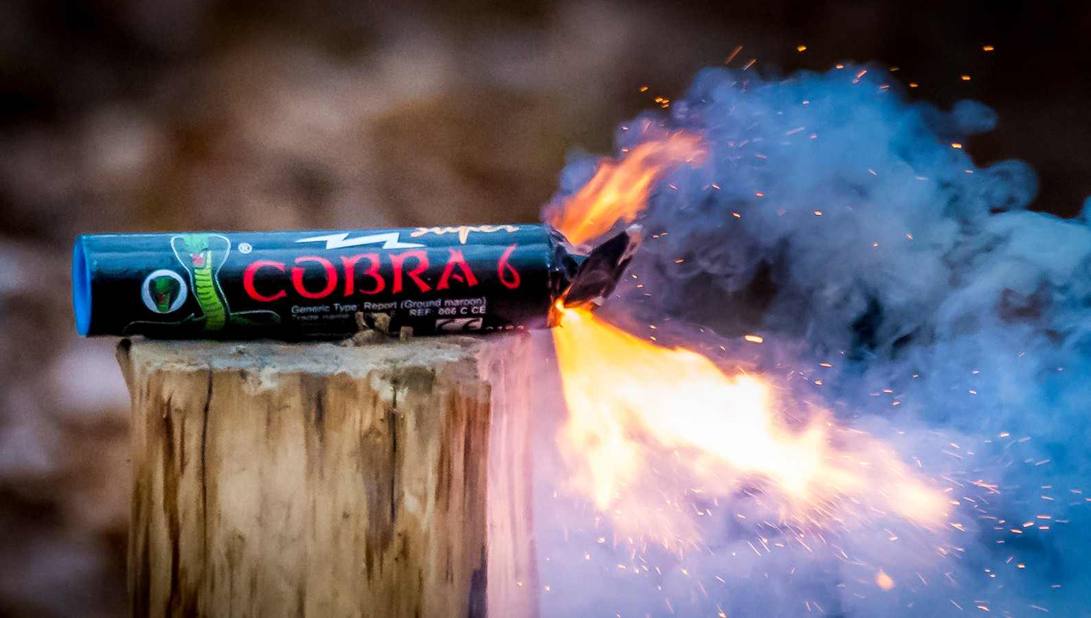 De Cobra 6. Dit type vuurwerk is verkrijgbaar in veel Europese landen, maar verboden in Nederland.