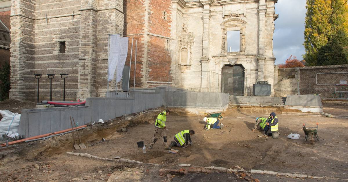 zeven-middeleeuwse-graven-ontdekt-op-trudoplein-sint-truiden-hln-be