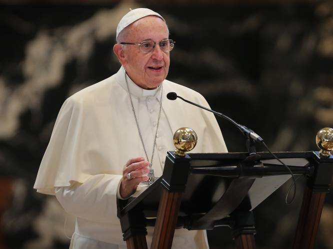 Paus schenkt 35 beademingstoestellen aan zwaar getroffen landen