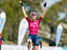 Demi Vollering eindwinnares Ronde van Burgos na solo op slotklim, Danny van Poppel juicht in Rund um Köln