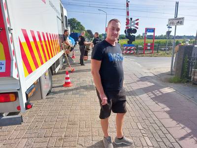 Trein ramt auto van dakdekker Jerry: ‘Dit had een hele goeie dag moeten worden’