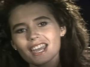La chanteuse Emmanuelle, interprète du générique de “Premiers baisers”, est décédée à 59 ans