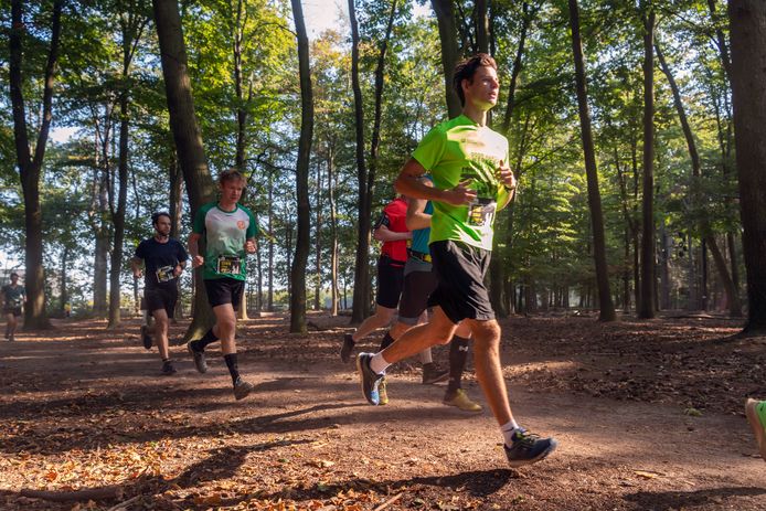 Deelnemers tijdens de vorige editie van de Smokkelaarstrail in september 2020.