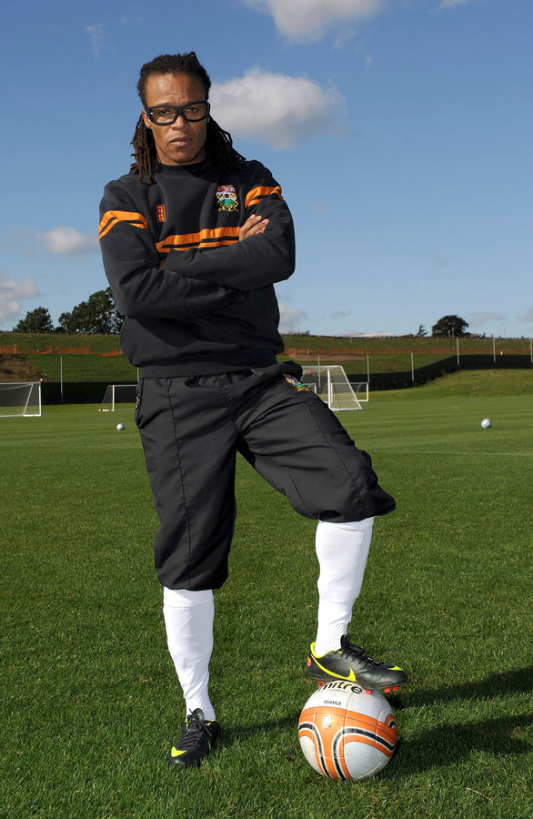 Edgar Davids gaat met rugnummer 1 spelen Foto hln.be