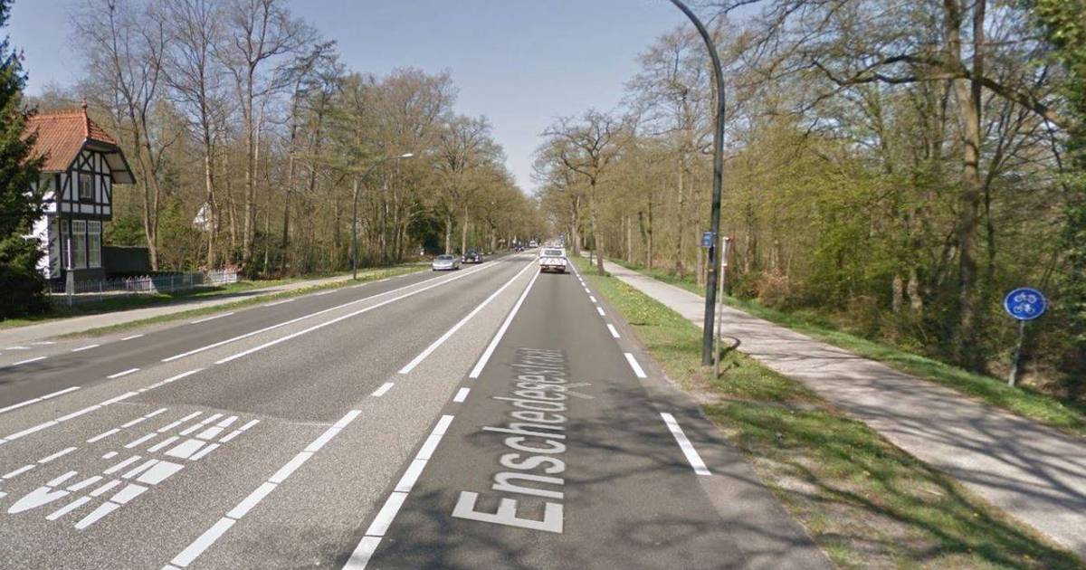 Meisje gewond bij ongeval in Hengelo, veroorzaker rijdt door.