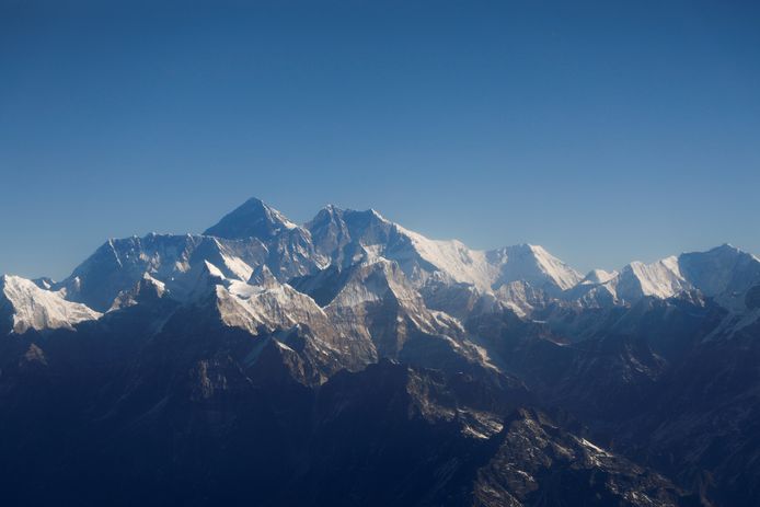 De hoogste piek Mount Everest en andere toppen van het Himalaya-gebergte in Kathmandu, Nepal.