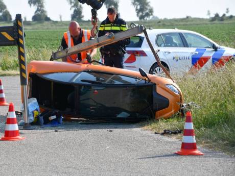 Hans houdt slechts lichte verwondingen over aan de botsing met zijn brommobiel: ‘Door de klap ben ik over de kop gerold’