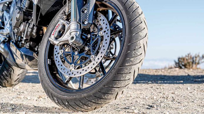 Motorbanden Quickservice - Omdat we veel banden op voorraad hebben kunt