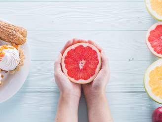 Expert legt uit hoe je je eetgedrag onder controle krijgt: “Perfecte portie is maar zo groot als een pompelmoes”