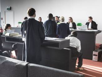 Acht oudere Vlaamse dames voor ruim 2 miljoen euro opgelicht door ‘eenzame Amerikaanse legerofficier’: “Een weduwe schonk zelfs de erfenis van haar echtgenoot weg”