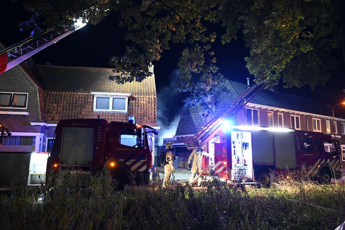 De brand was al snel onder controle. Er raakte niemand gewond.