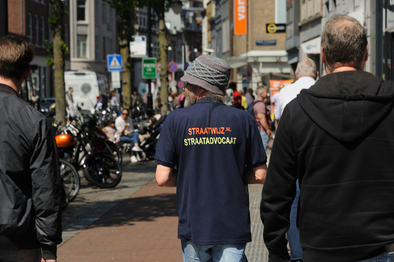 Oud-dakloze John (64) is straatadvocaat: ‘Meneer de politieagent, dit ...
