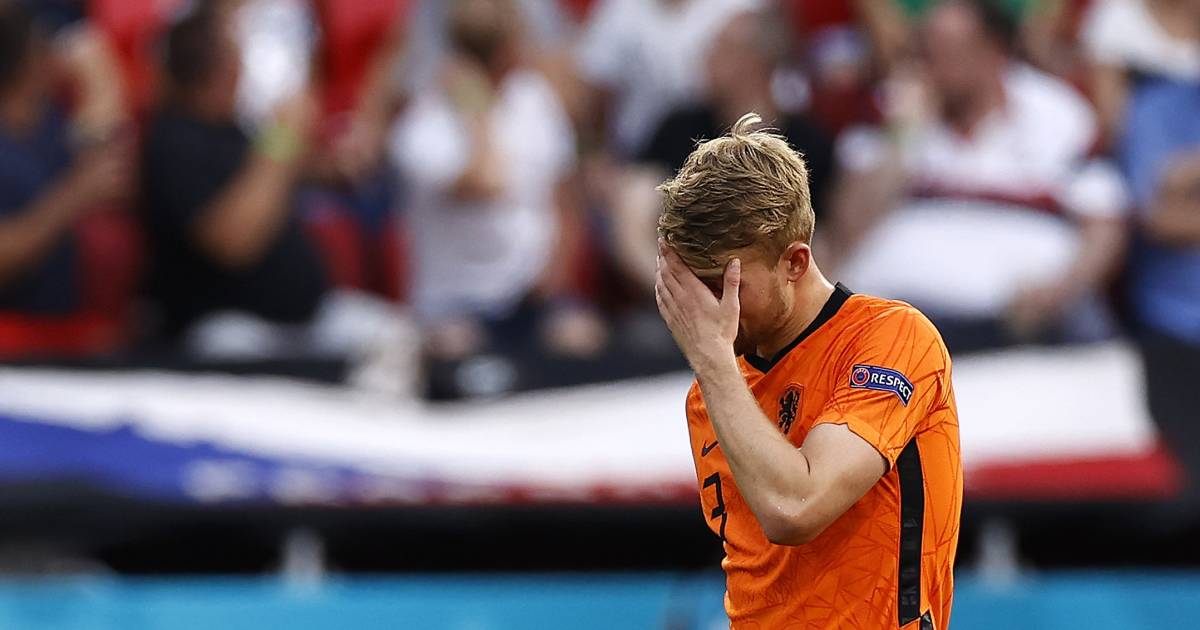 LIVE | Dumfries houdt Oranje na rode kaart De Ligt in ...