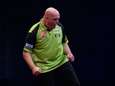Michael van Gerwen overleeft vijf matchdarts en begint seizoen met zege