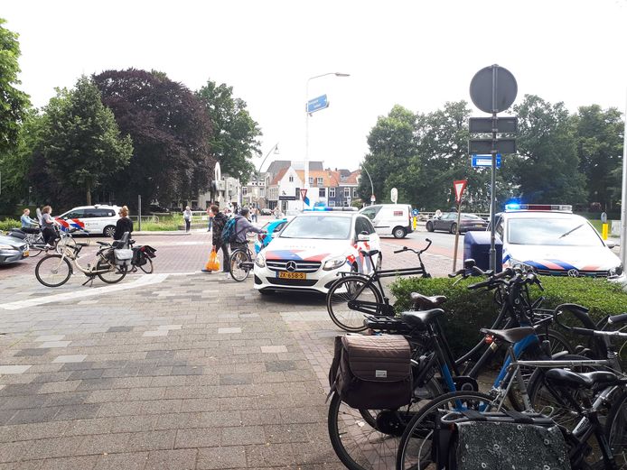 De opgeroepen politieagenten hebben de verdachte afgevoerd.