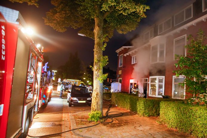 Brand in een woning aan de Gouverneurstraat in Dordrecht.