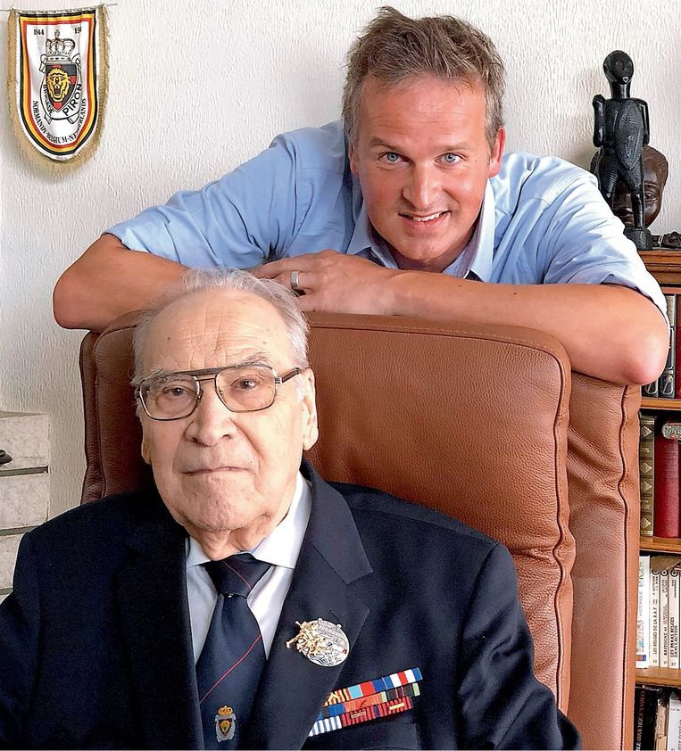 ‘Dat ik zo midscheeps geraakt word door de verhalen van die laatste getuigen van de bevrijding, heeft vast iets met mijn grootouders te maken. Ze zijn alle vier overleden, en ik mis hen. Ze waren mijn gidsen.’ Beeld 