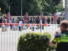 Persoon gestoken en meerdere gewonden bij grote vechtpartij, ME grijpt in en feestlocatie ontruimd