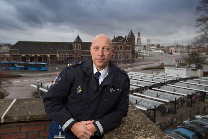 Archiefbeeld: Politiechef IJsselland Johan Ekkel in Kampen.