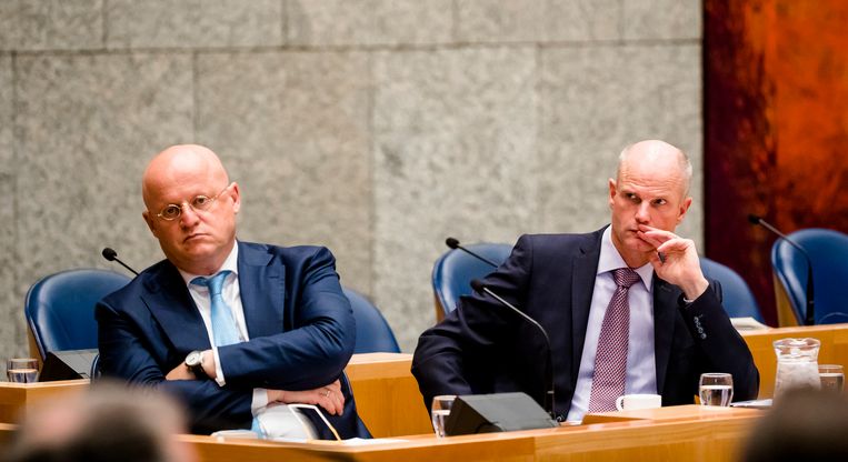 Minister Ferdinand Grapperhaus van Justitie en Veiligheid (CDA) en Minister Stef Blok van Buitenlandse Zaken (VVD) tijdens het Tweede Kamerdebat. Beeld ANP