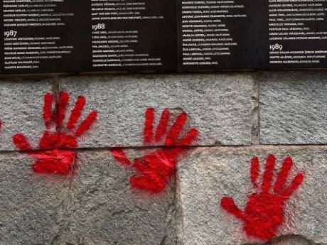 Le Mur des justes du Mémorial de la Shoah et une dizaine d’autres lieux tagués de mains rouges à Paris