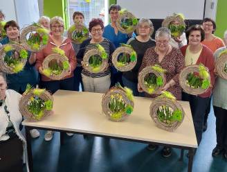 Workshop bloemschikken brengt dames van S-Plus al in paasstemming