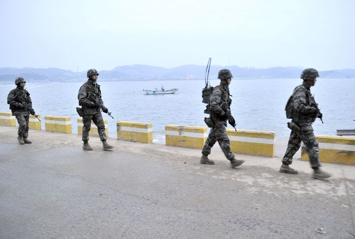 Zuid-Koreaanse soldaten patrouilleren langs de grens.