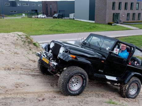 Soms stopt de geliefde Jeep van Gerard er midden op een kruispunt mee: ‘Tsja, dat heb je met oude auto’s’