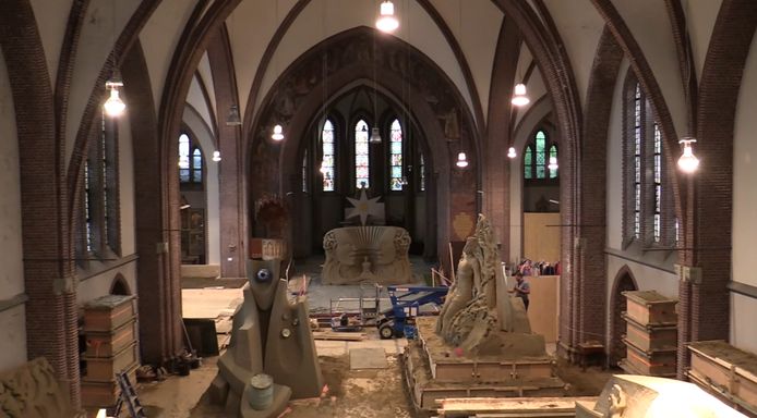 Magische zandsculpturen in de leegstaande kerk van Oosterhout