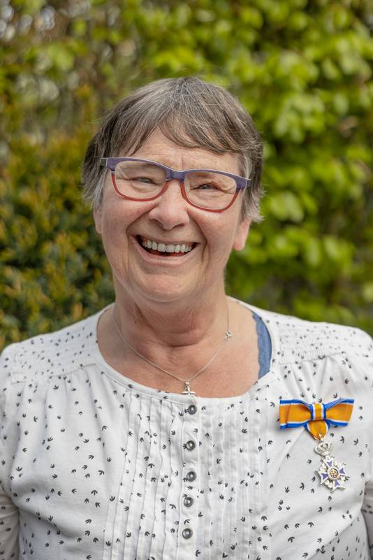 Toos Verhulst-Luijten uit Rijen,  Lid in de Orde van Oranje-Nassau.