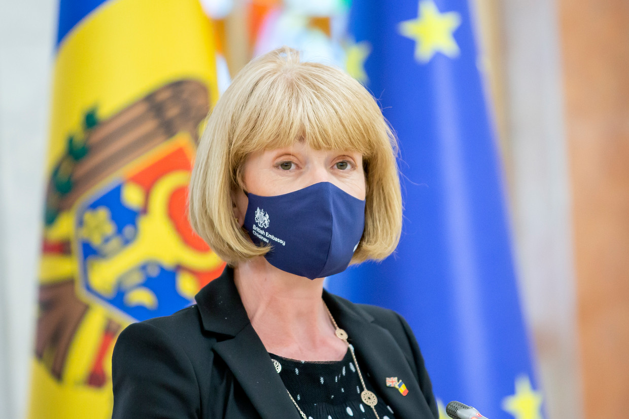 Wendy Morton, de Britse onderminister van Europese zaken, op een persconferentie in mei, tijdens een bezoek aan Moldavië. Beeld Hollandse Hoogte / EPA