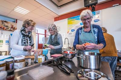 Voordelig, gezond én lekker eten? Het kan, zo laat Judith zien: ‘Zak chips goedkoper dan appels? Onzin!’