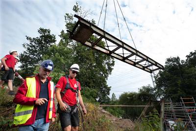 Nieuwe fietsbrug over Oude IJssel donderdag geplaatst; livestream moet publiek weg houden