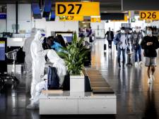 Schiphol puzzelt met coronaregels: ‘Duizenden euro’s boete voor passagier zonder juiste documenten’