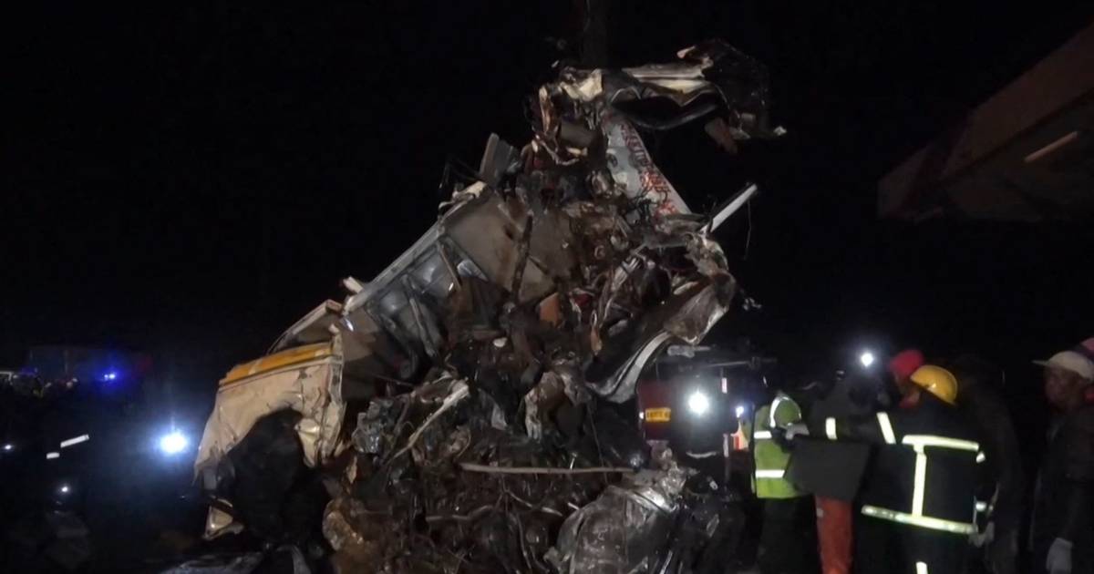 Bijna vijftig doden bij ernstig verkeersongeval in Kenia.