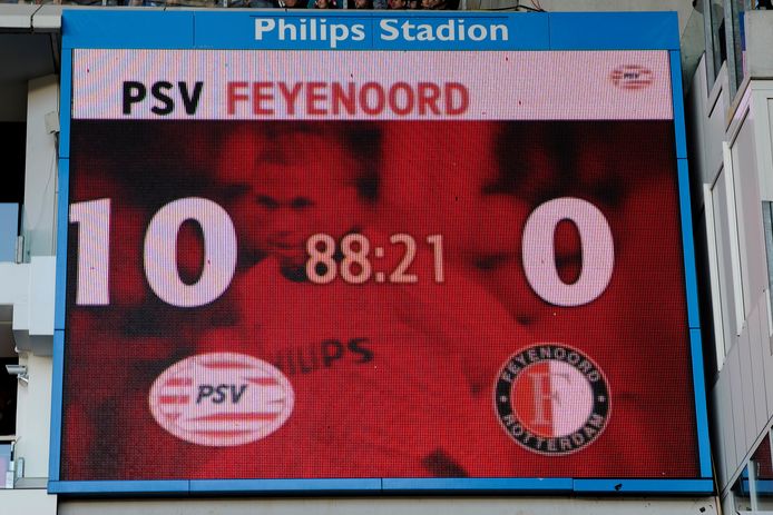 Tien Jaar Na De Totale Vernedering Van Feyenoord 10 0 Zege Kostte Psv Uiteindelijk De Titel Psv Ed Nl
