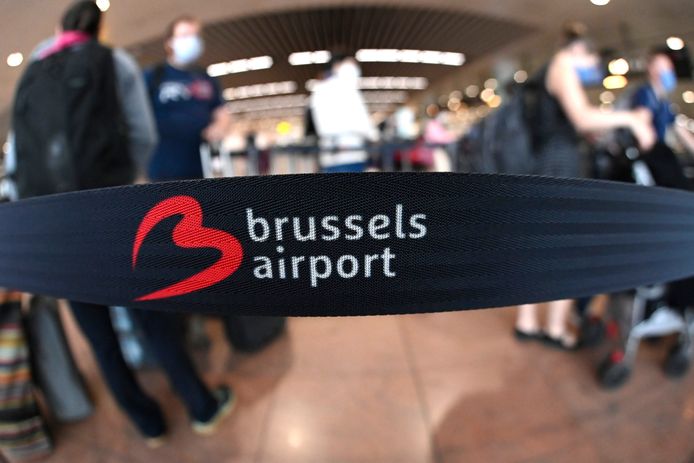 Seuls 40% des personnes revenant d'une zone rouge à Bruxelles se font tester