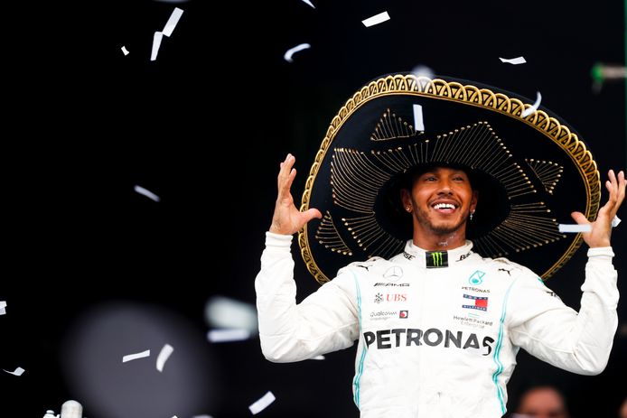 Lewis Hamilton met sombrero.