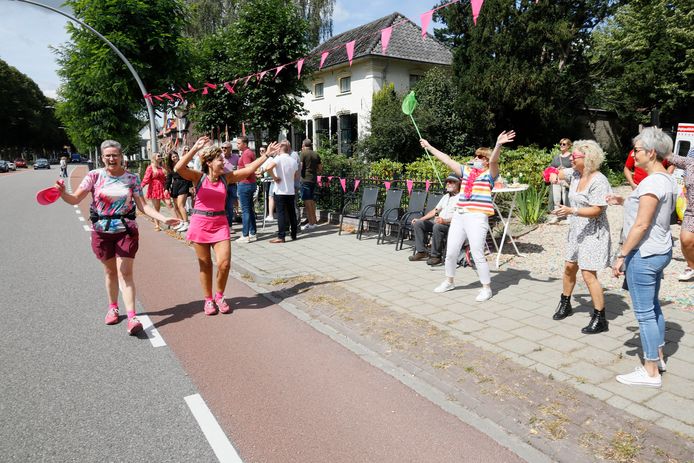 Vierdaagsefeest aan de Kasteellaan in Wijchen.