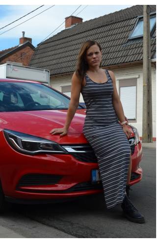 CNG-rijder Sophie (35) ziet haar jaarlijkse tankkost met 3.500 euro toenemen: "Rijden op CNG is echt onbetaalbaar geworden”