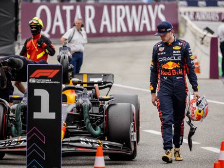 Oppermachtige Verstappen pakt pole in Barcelona