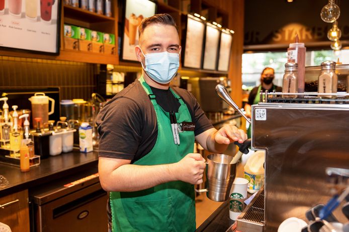 Sergio van Starbucks Coffee.