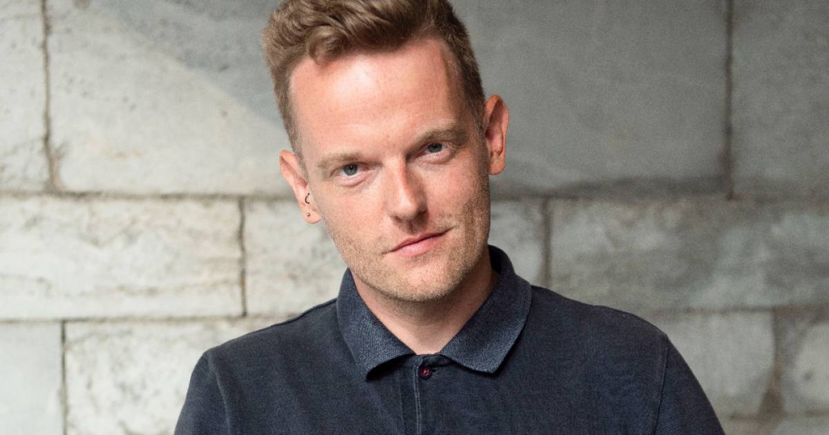 Tom De Cock wint literatuurprijs in Nederland “Als ik schrijf, eet ik enkel junkfood, draag